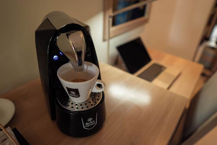 Breakfast/Coffee Service 20 of 105