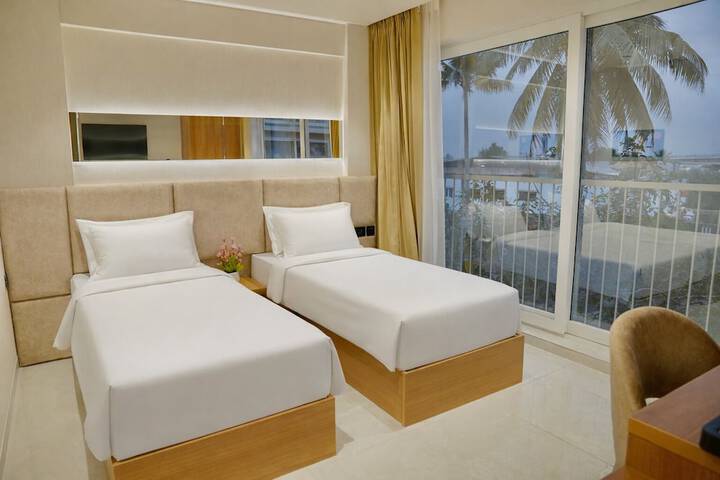 Room 9 of 34