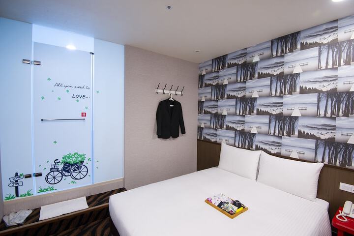 Room 10 of 36