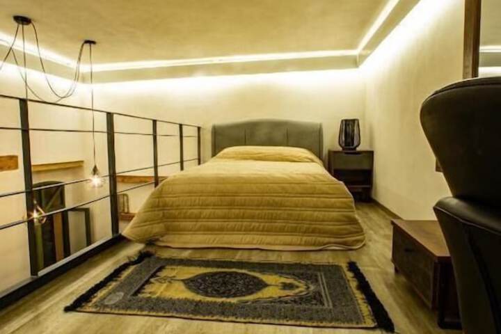 Room 2 of 10