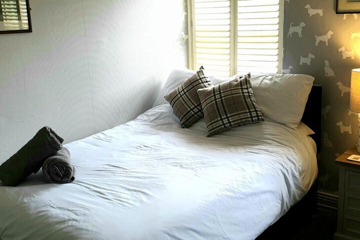 Room 7 of 32