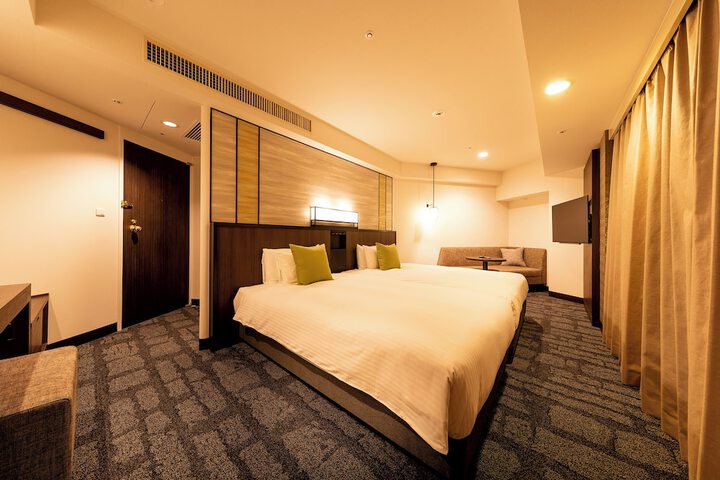 Room 15 of 120