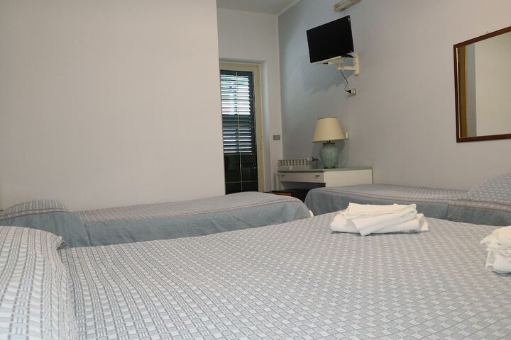 Room 8 of 68