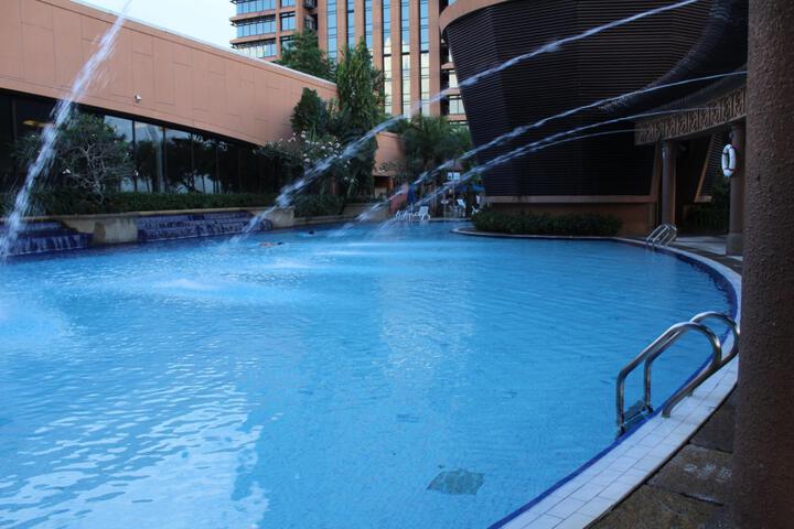 Pool 12 of 18