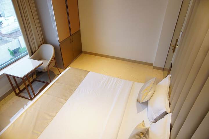 Room 5 of 23