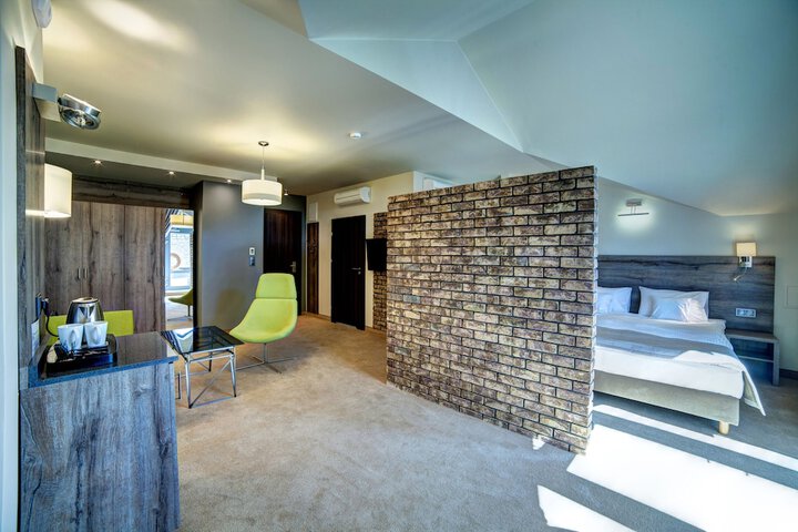 Room 15 of 64