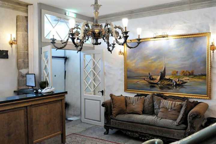 Guest Lobby