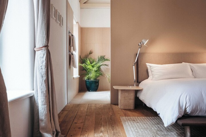 Room 5 of 79