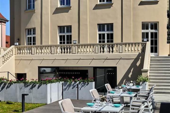 Hotel Exterior 43 of 48