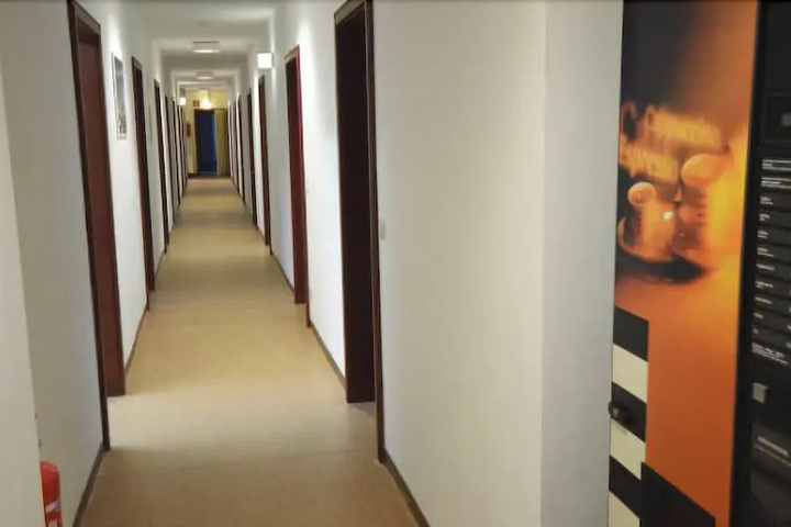 Room 9 of 12