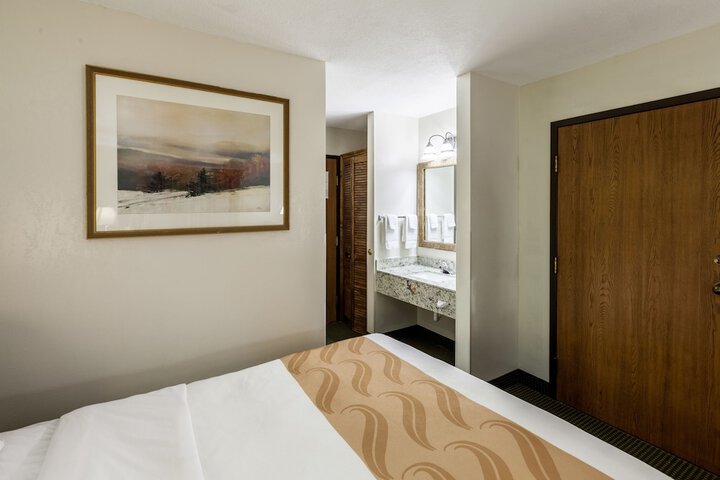 2 Queen Beds (11 of 14)