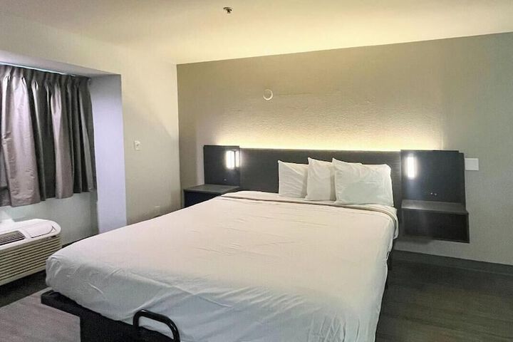 Room 13 of 40
