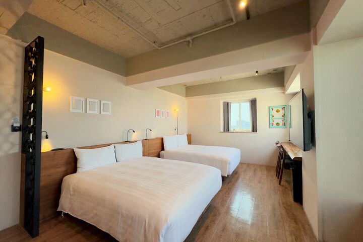 Room 33 of 65