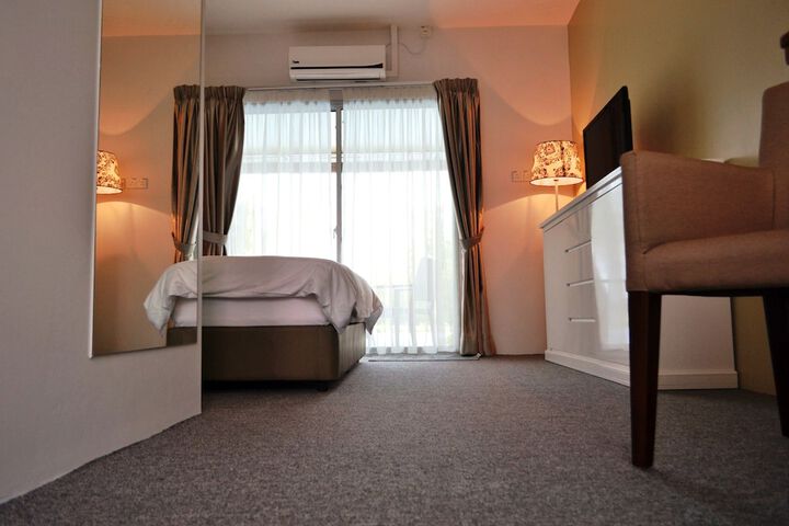 Room 5 of 197