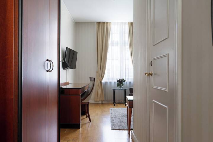 Room 38 of 114
