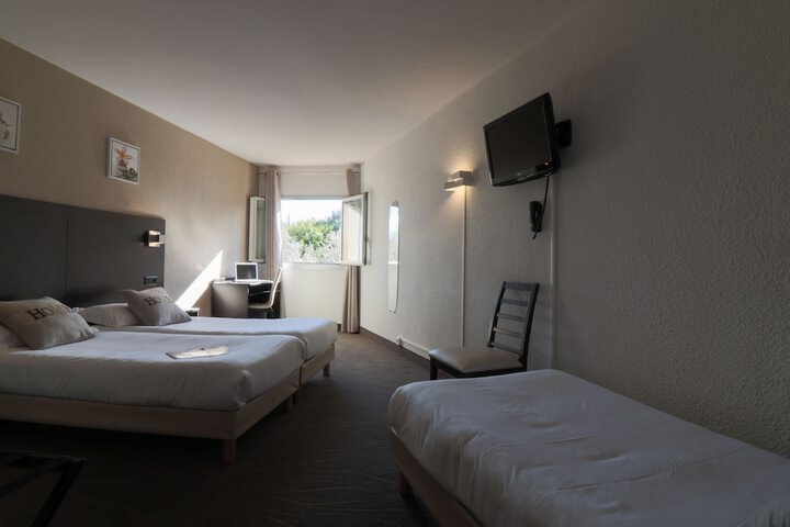 Room 14 of 48