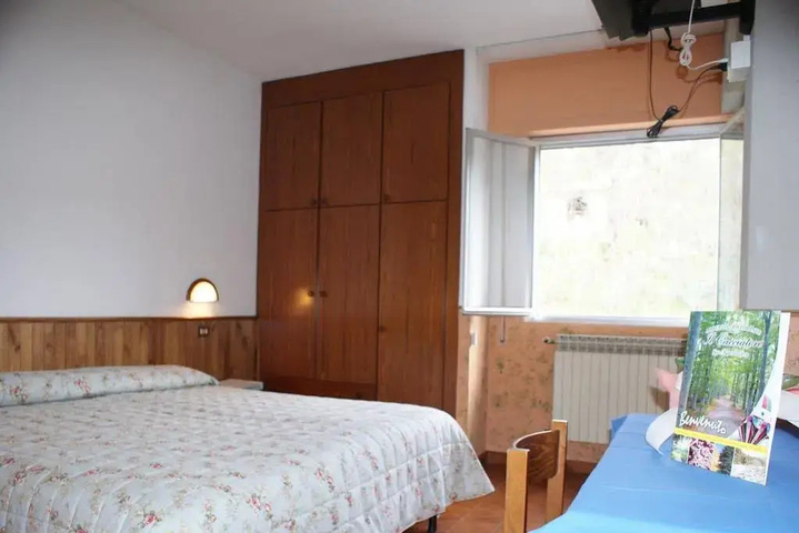 Room 2 of 25