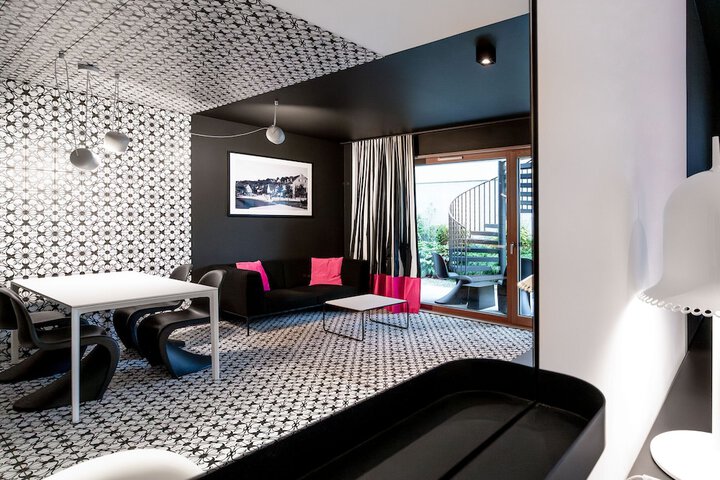 Room 65 of 173