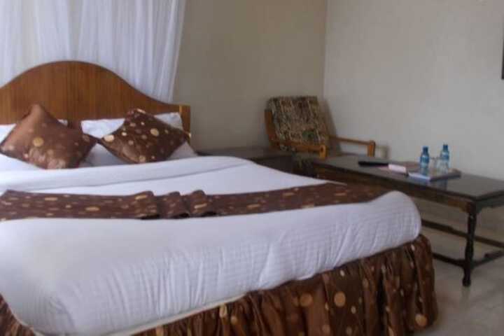 Room 6 of 17