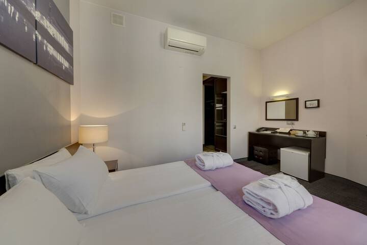 Room 29 of 65