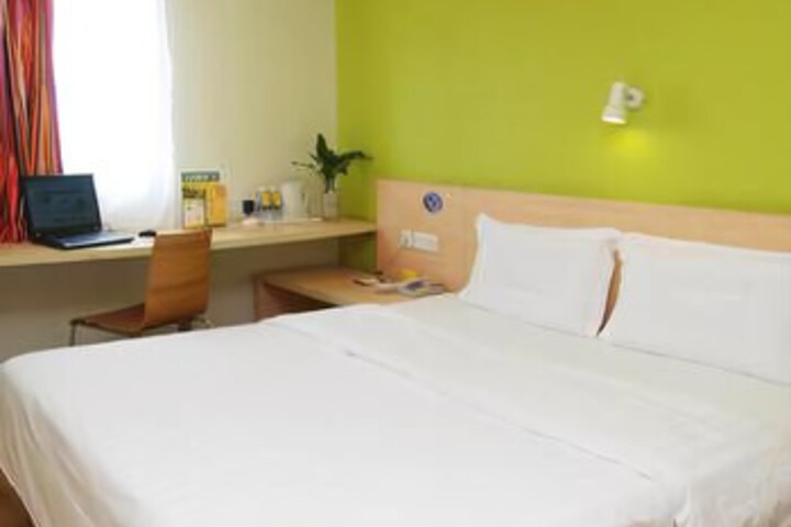 Room 3 of 7