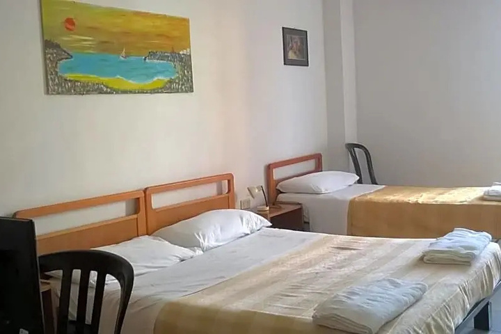 Room 5 of 17