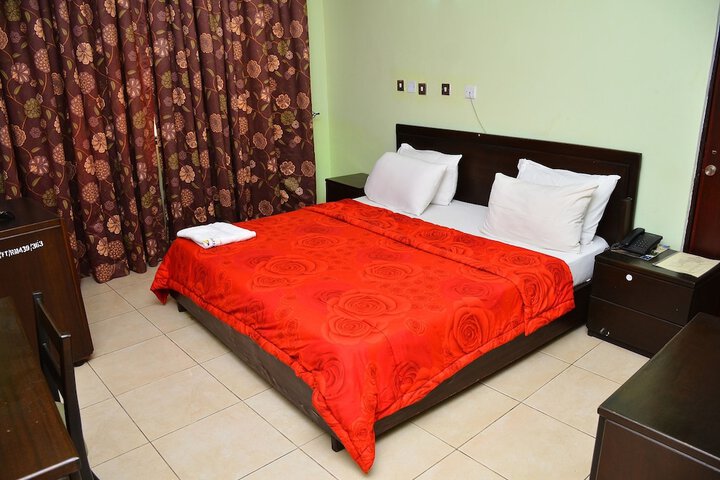 Room 14 of 30