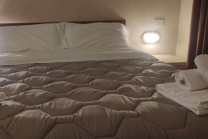 Room 9 of 17
