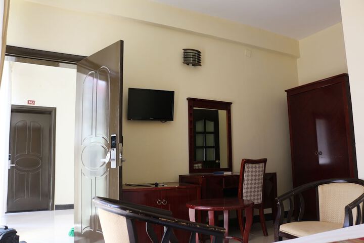 Room 12 of 22