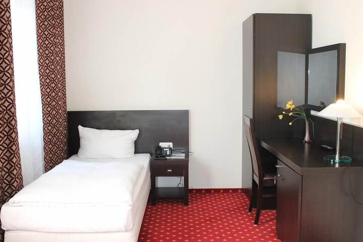 Room 12 of 29