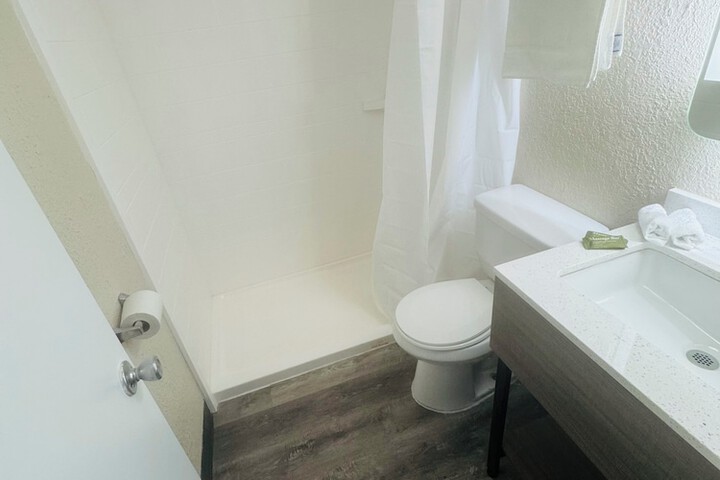 Room 6 of 7