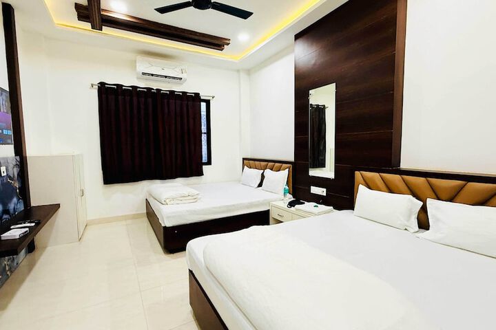 Room 32 of 61