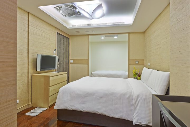 Room 9 of 31