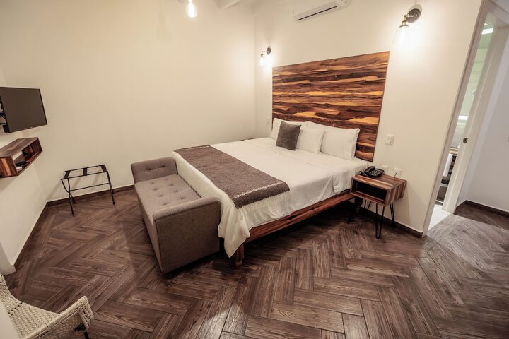 Room 37 of 73