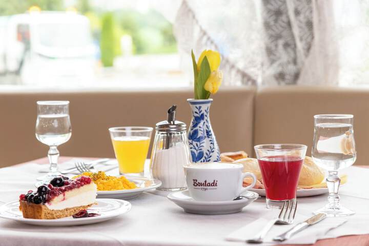 Breakfast/Coffee Service 63 of 85