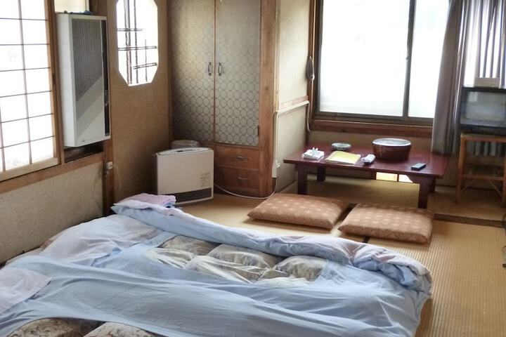 Room 8 of 50