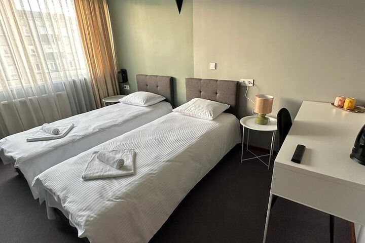 Room 7 of 84