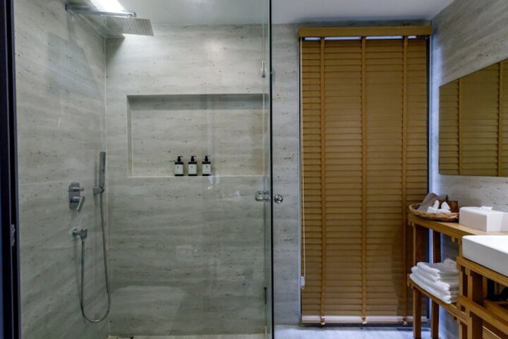 Room 26 of 40