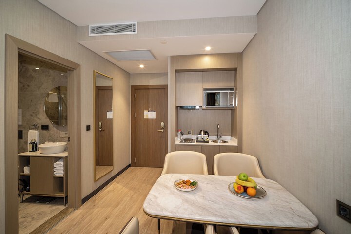 Room 26 of 170
