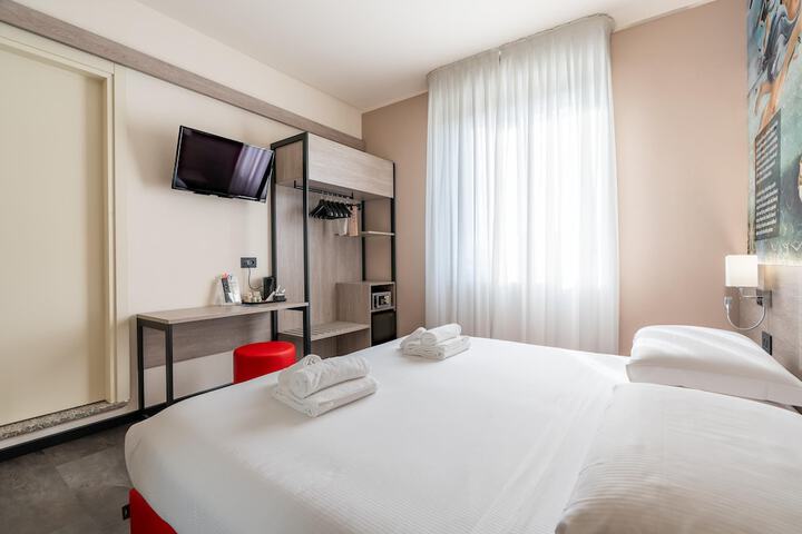 Room 40 of 74