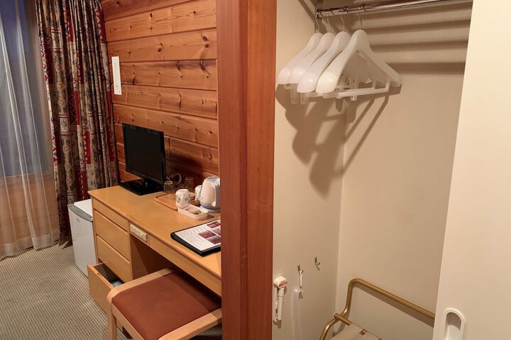 Room 12 of 44