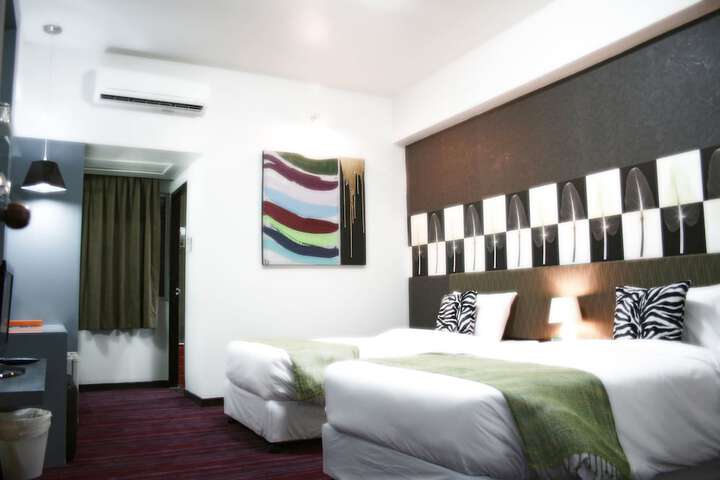 Room 8 of 32