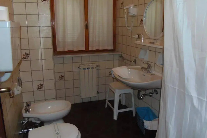 Room 7 of 20