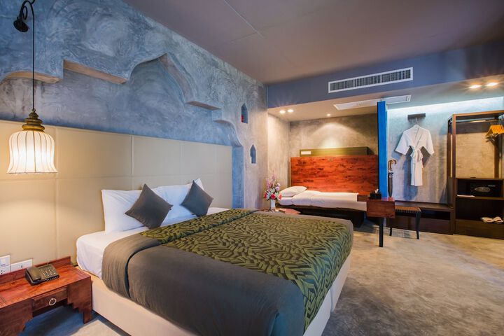 Room 44 of 196