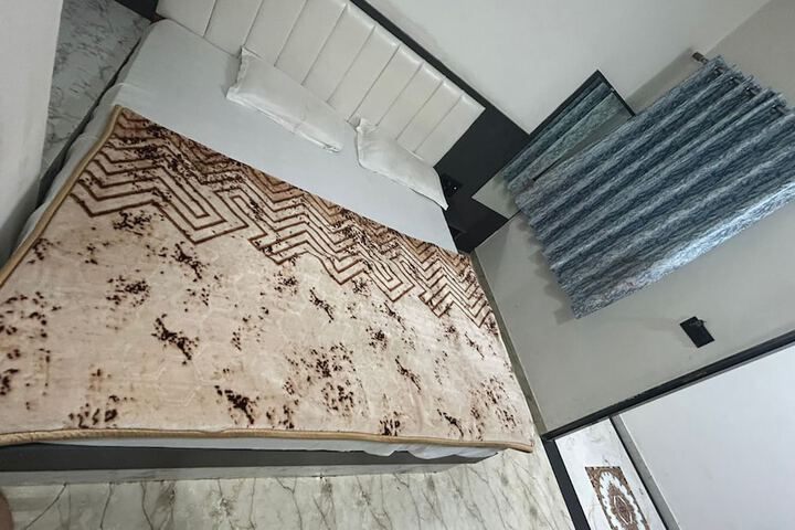 Room 12 of 26