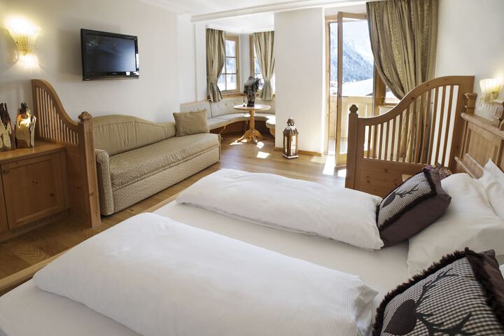 Room 4 of 110