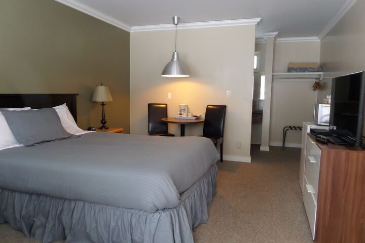 Room 13 of 33
