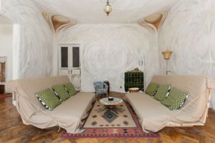 Room 8 of 27