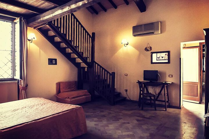 Room 10 of 32