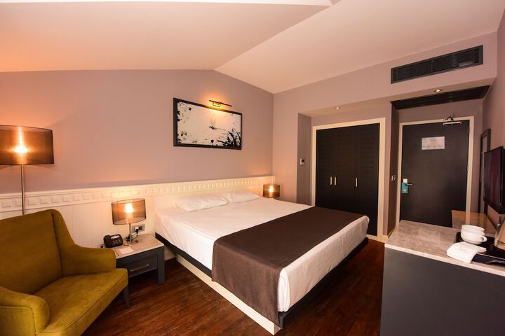 Room 14 of 65